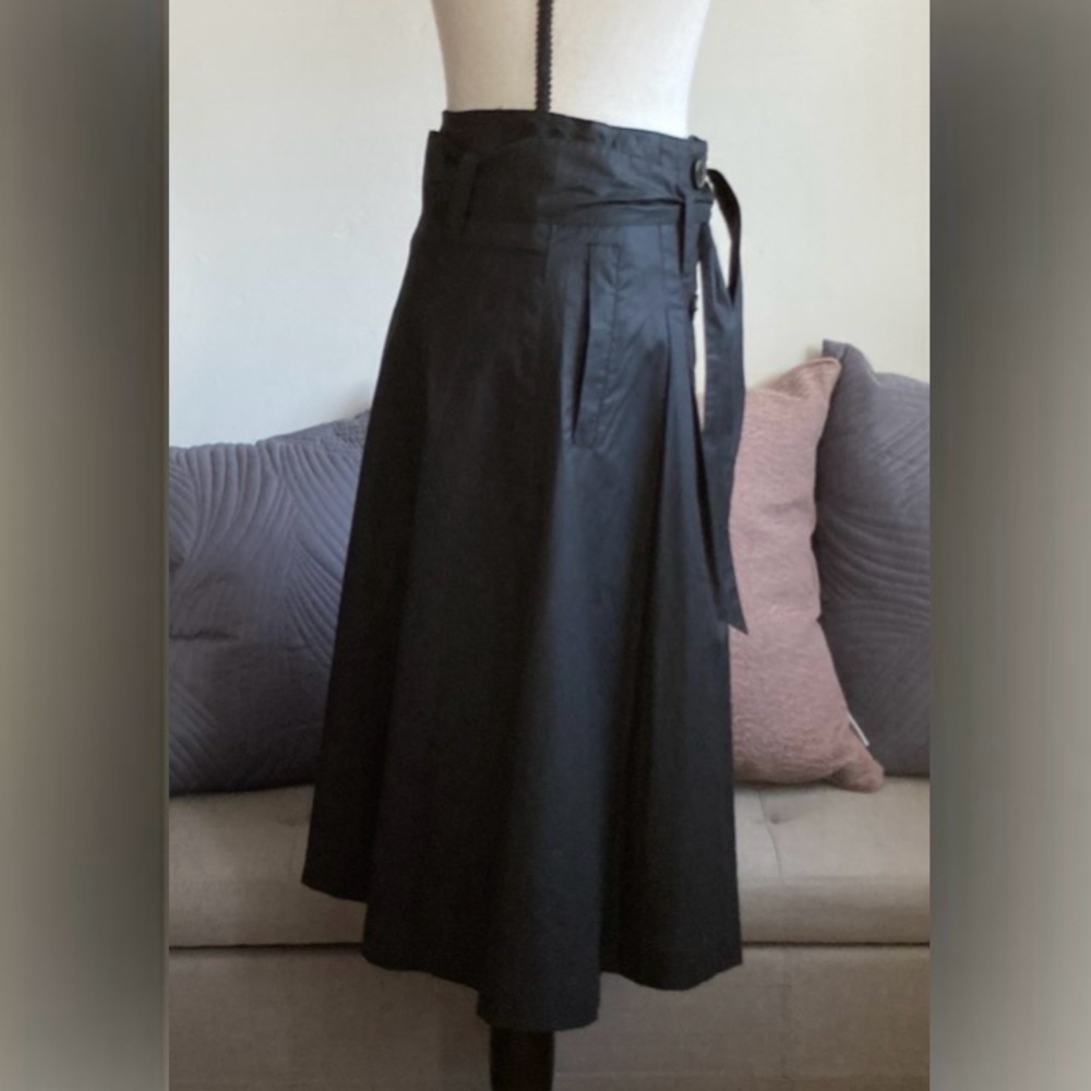 EUC H&M High Waisted dirndl skirt. Double Breasted w/self belt, Black.
Size 4 - Picture 9 of 16